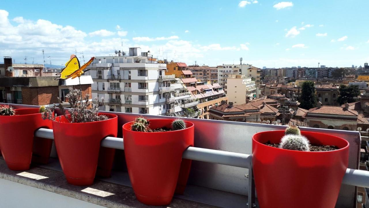 Penthouse 41 In Trastevere With Big Terrace Apartment Rome Exterior photo