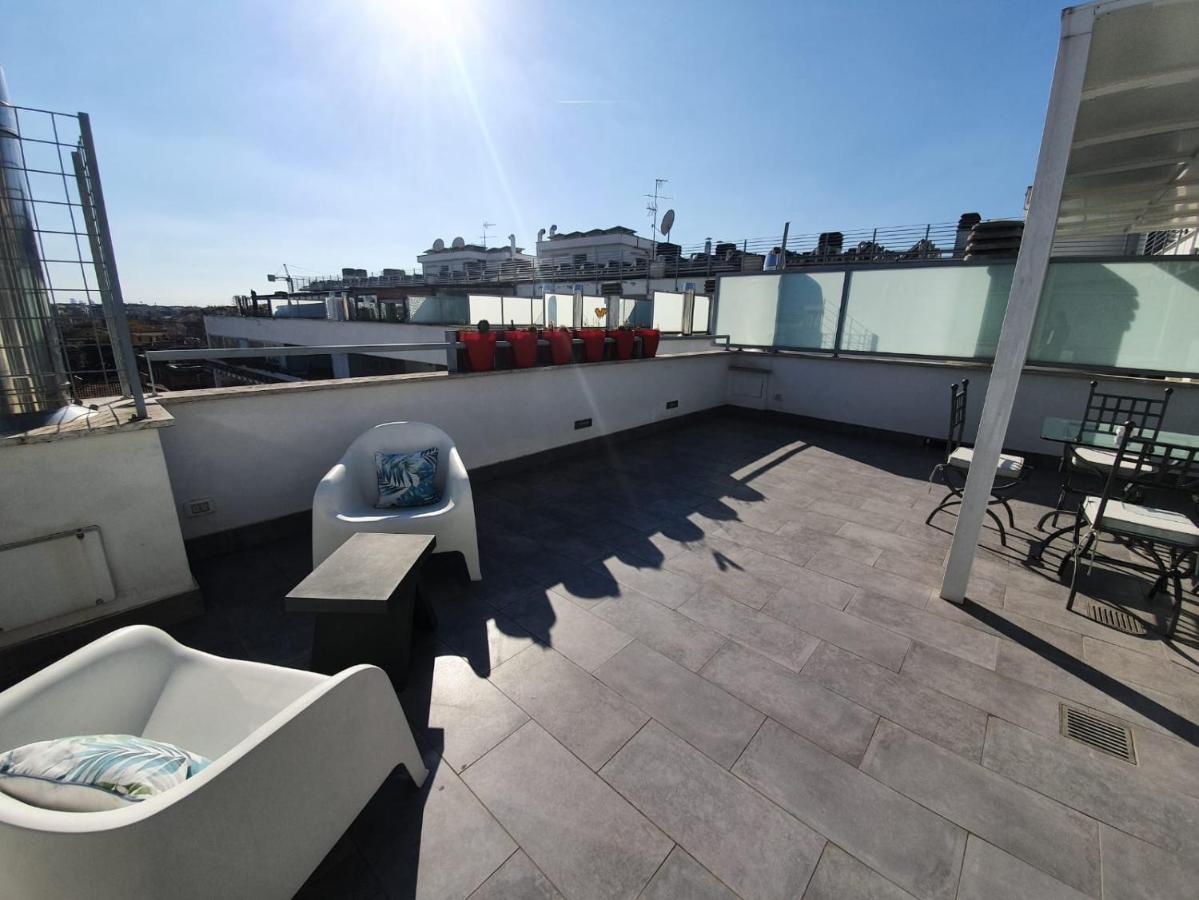 Penthouse 41 In Trastevere With Big Terrace Apartment Rome Exterior photo