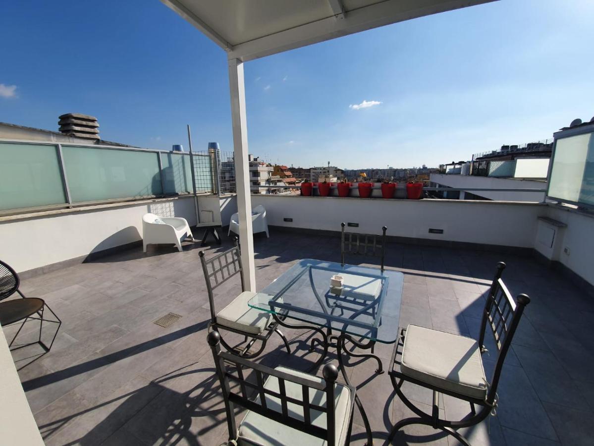 Penthouse 41 In Trastevere With Big Terrace Apartment Rome Exterior photo