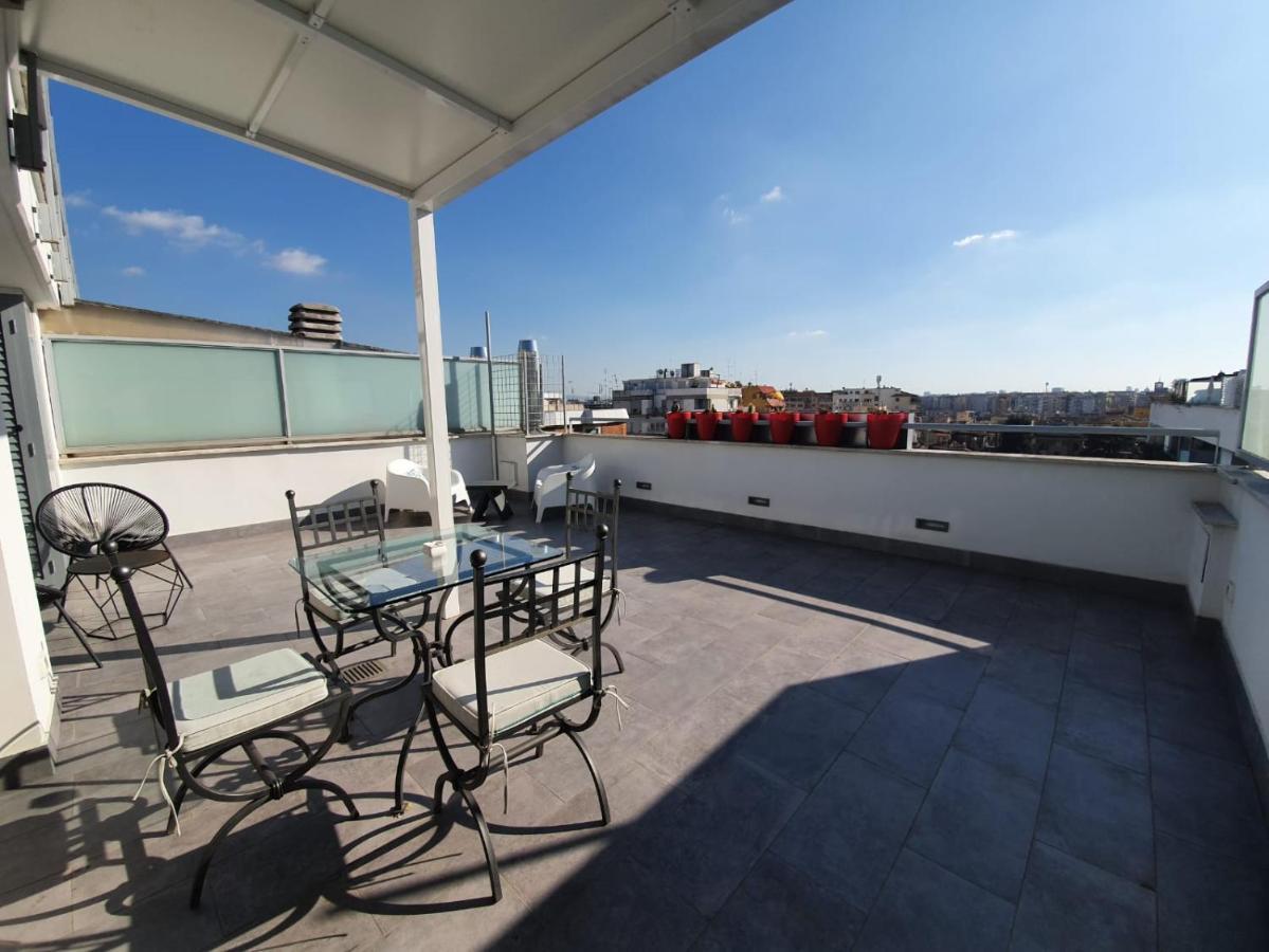 Penthouse 41 In Trastevere With Big Terrace Apartment Rome Exterior photo